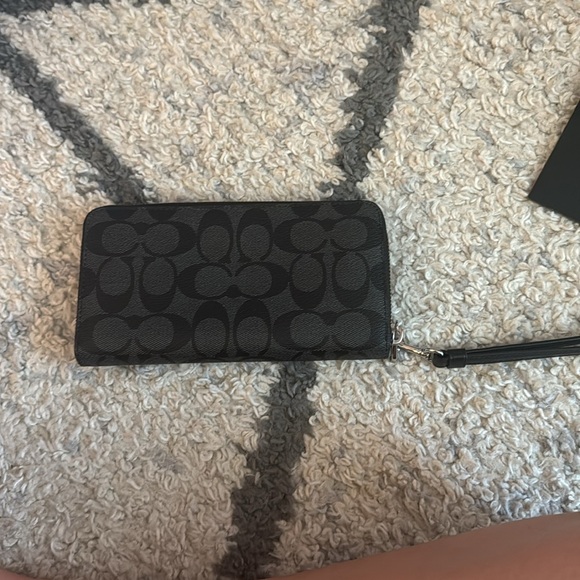 Coach wristlet zip wallet - Picture 2 of 4